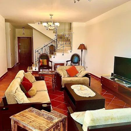 Luxury 5Br Villa With Sea View & Garden In Einbay