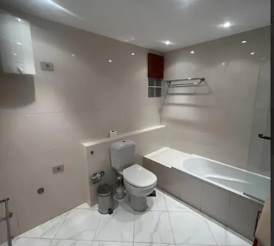 Luxury 5br With Sea View & Garden In Einbay