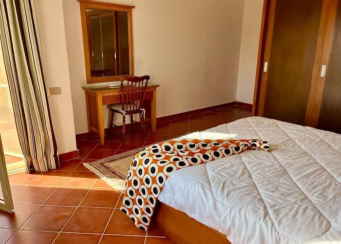 Apartment Luxury 5br With Sea View & Garden In Einbay