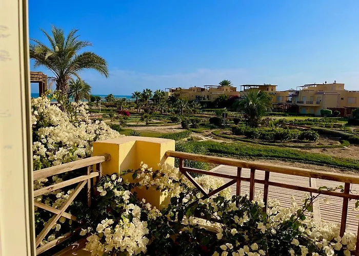 Luxury 5br With Sea View & Garden In Einbay *