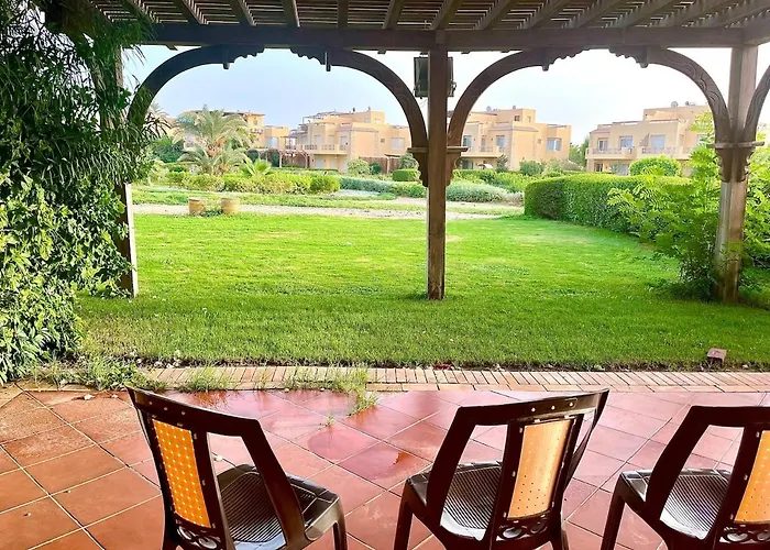 Luxury 5br With Sea View & Garden In Einbay *