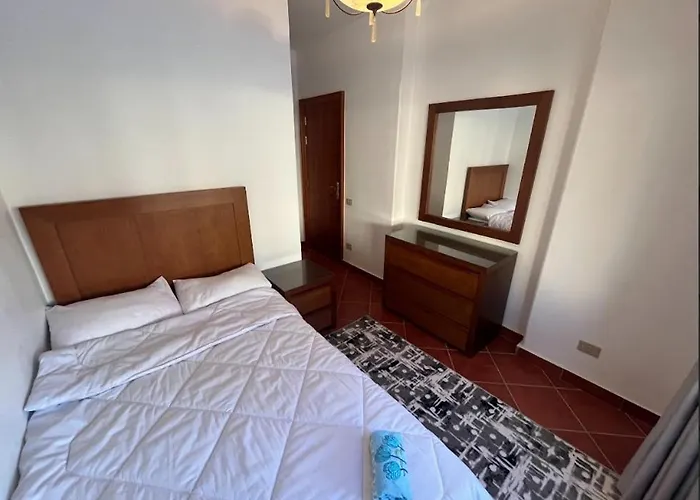 Luxury 5br With Sea View & Garden In Einbay Apartment *