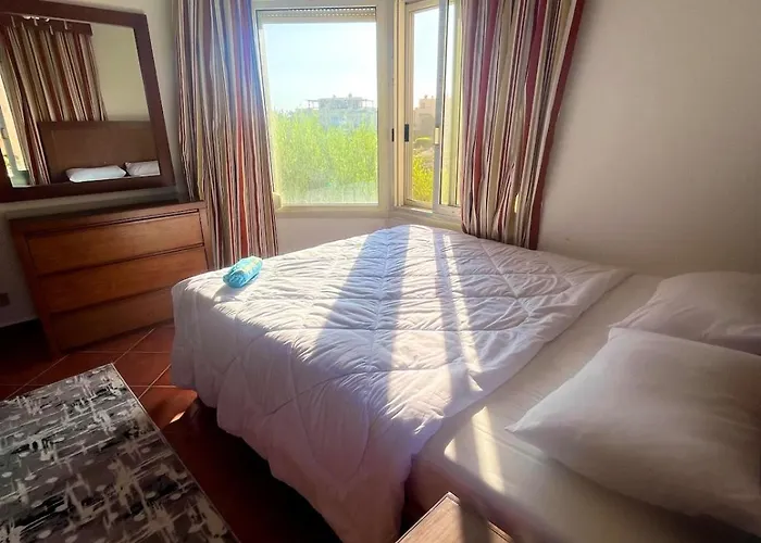 Luxury 5br With Sea View & Garden In Einbay Apartment