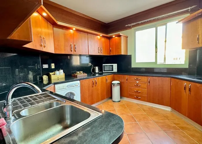 Apartment Luxury 5br With Sea View & Garden In Einbay *